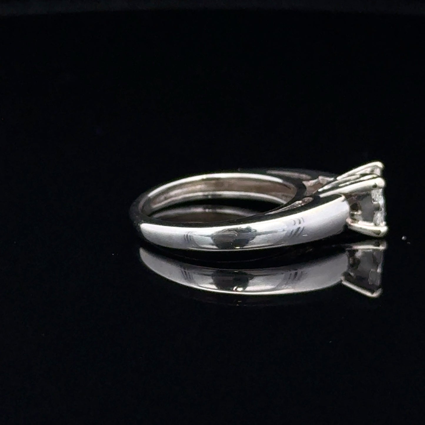 LADIES DIAMOND RING