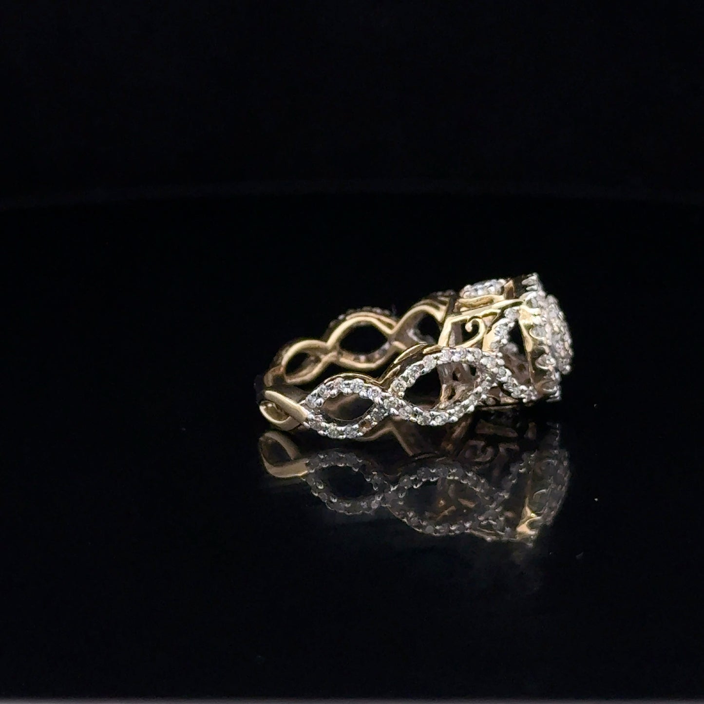 LADIES DIAMOND RING
