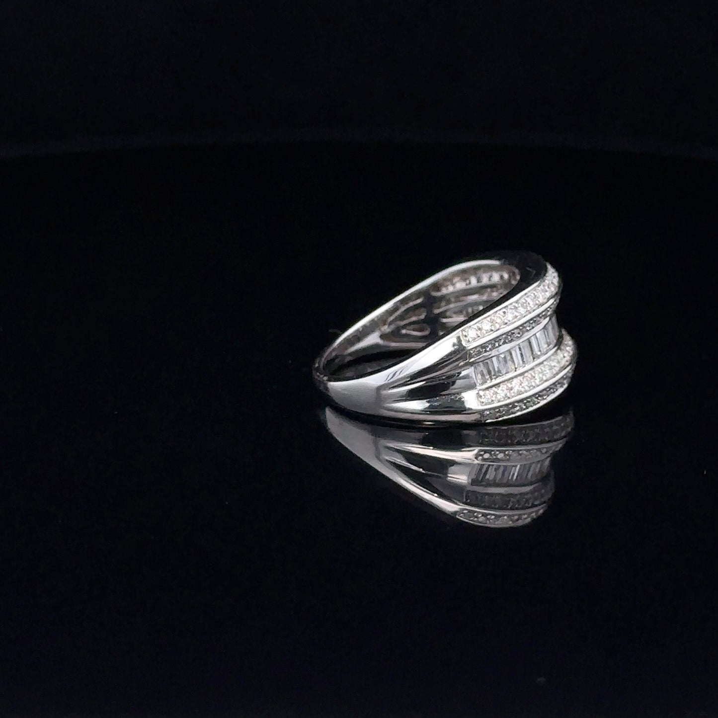 LADIES DIAMOND RING