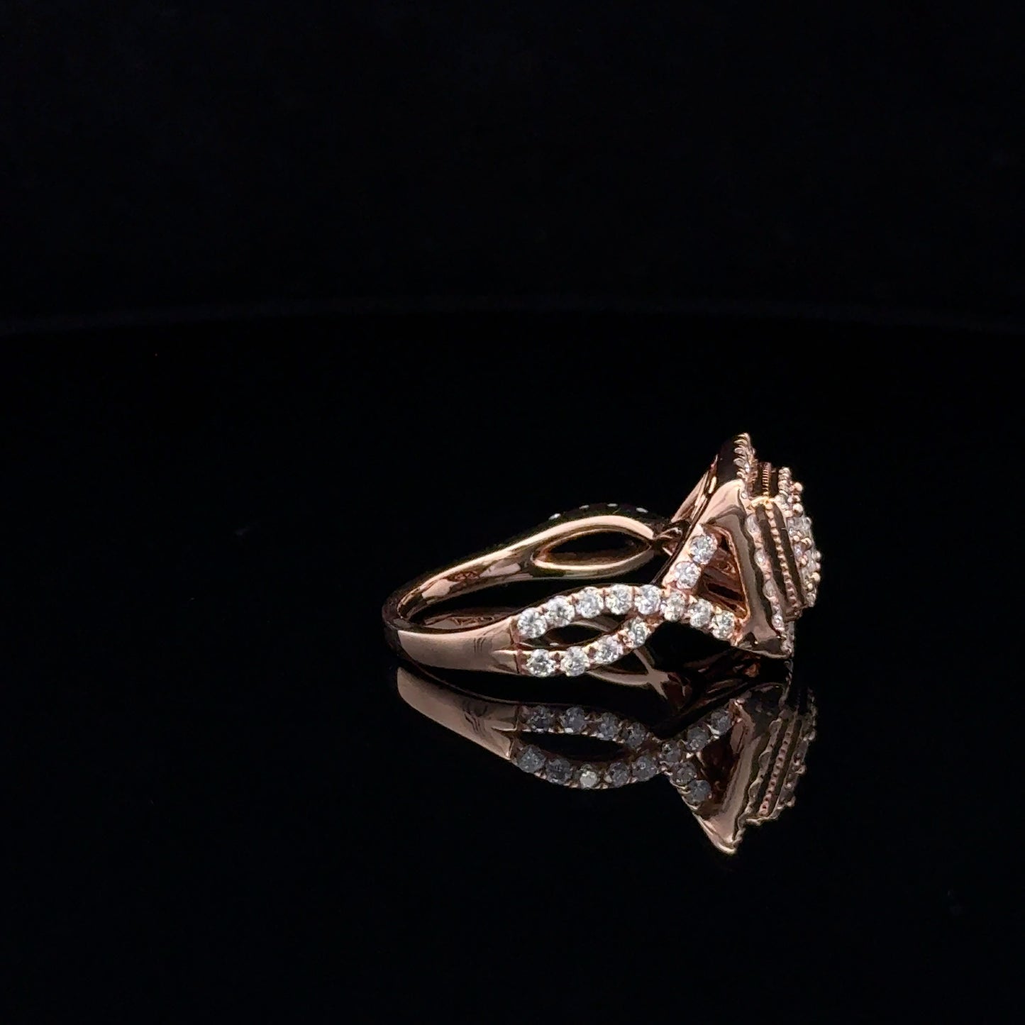 LADIES DIAMOND RING