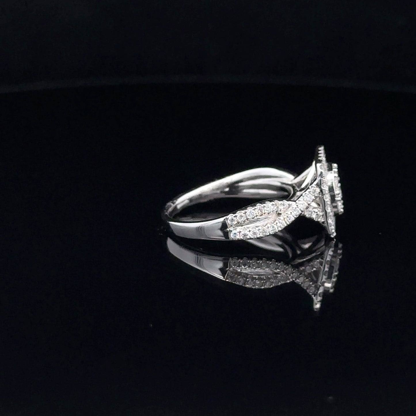LADIES DIAMOND RING