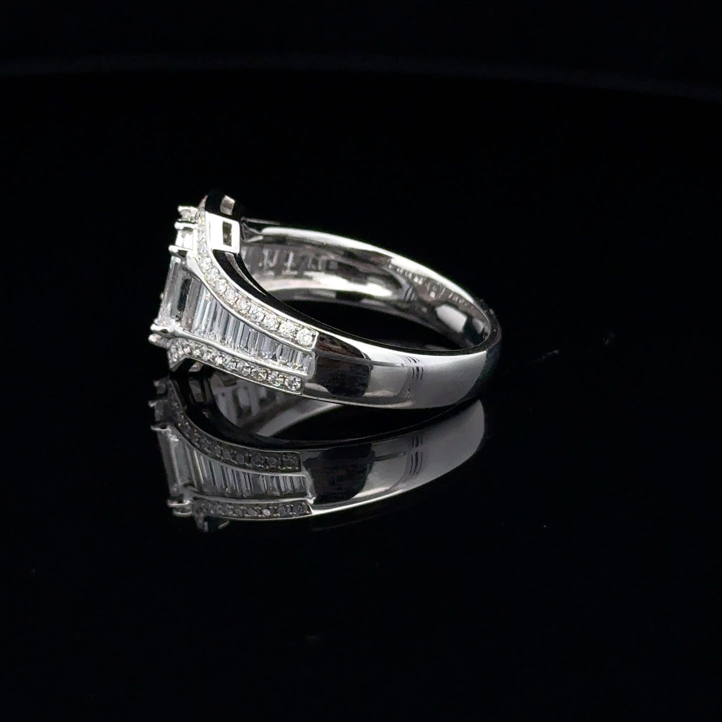 LADIES DIAMOND RING