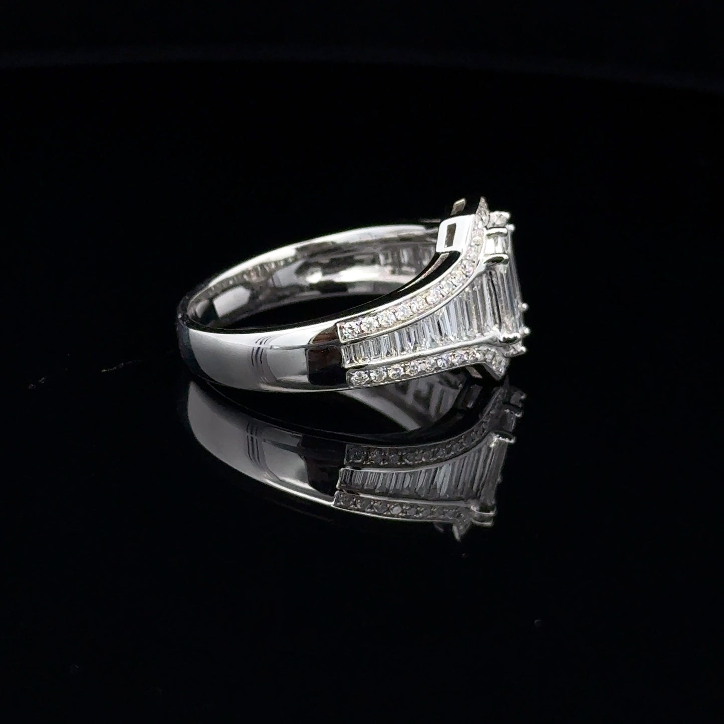 LADIES DIAMOND RING