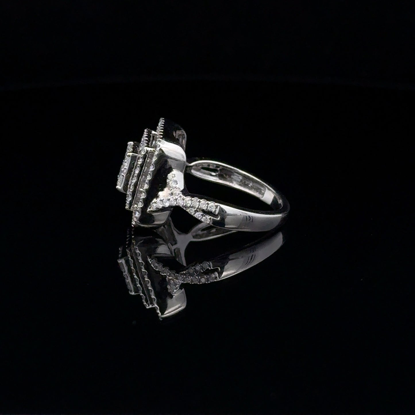 LADIES DIAMOND RING