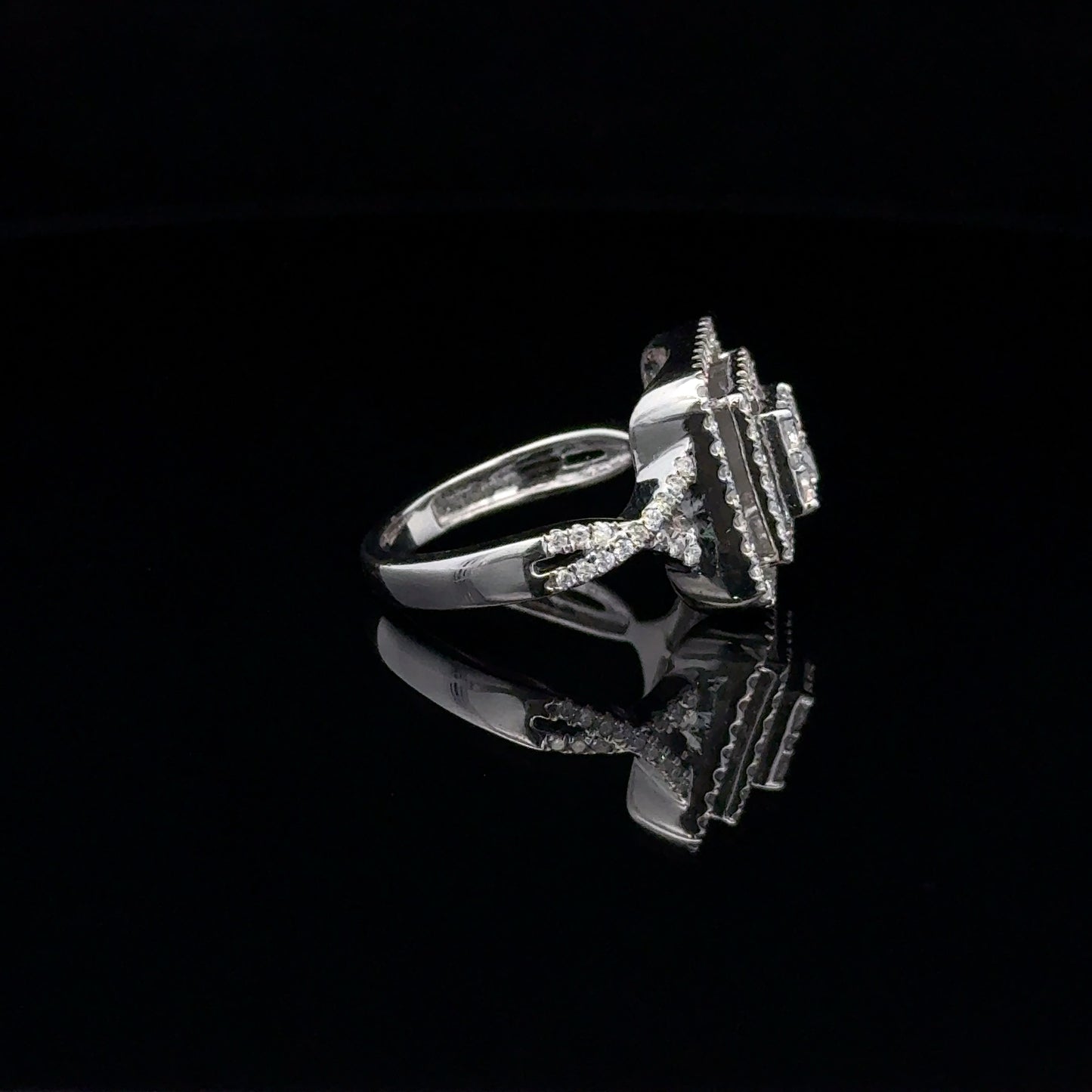 LADIES DIAMOND RING