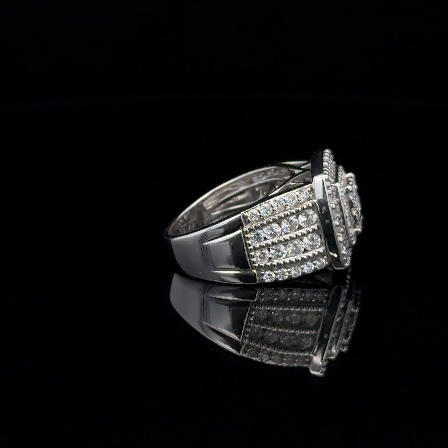 LADIES DIAMOND RING