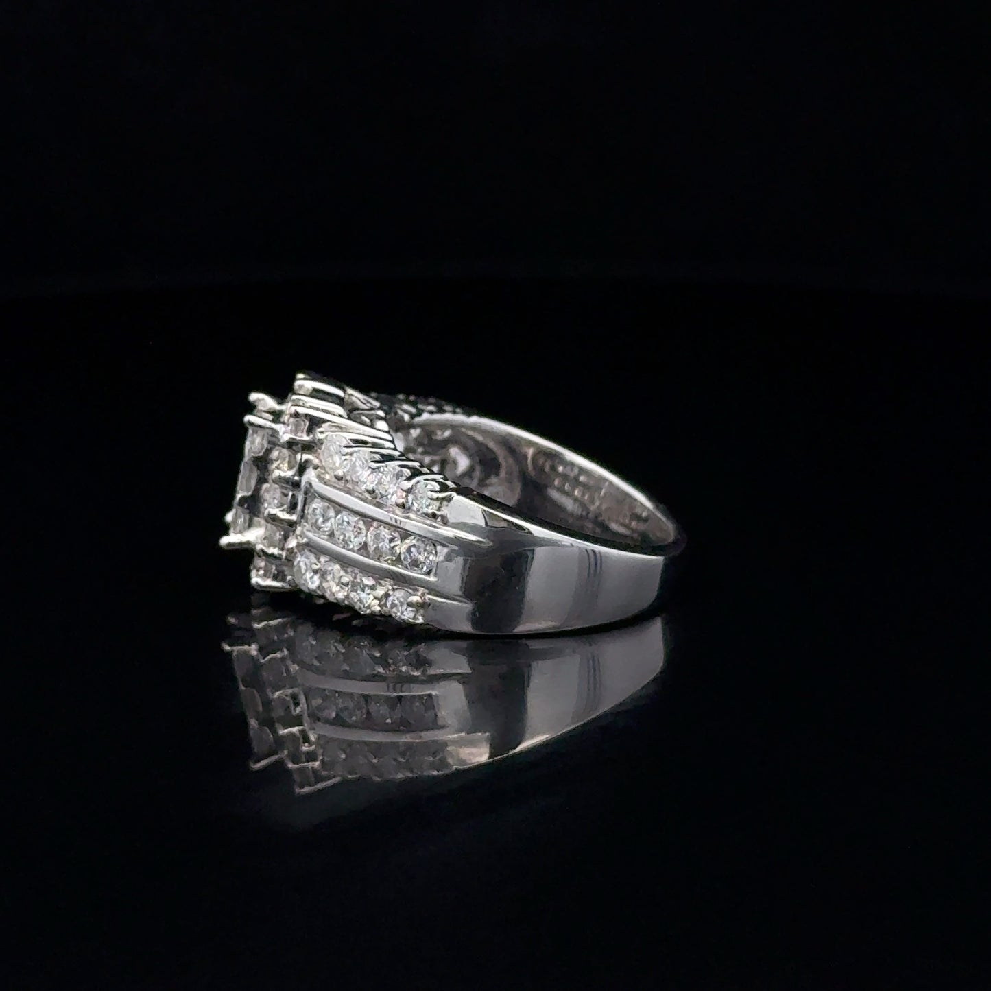 LADIES DIAMOND RING