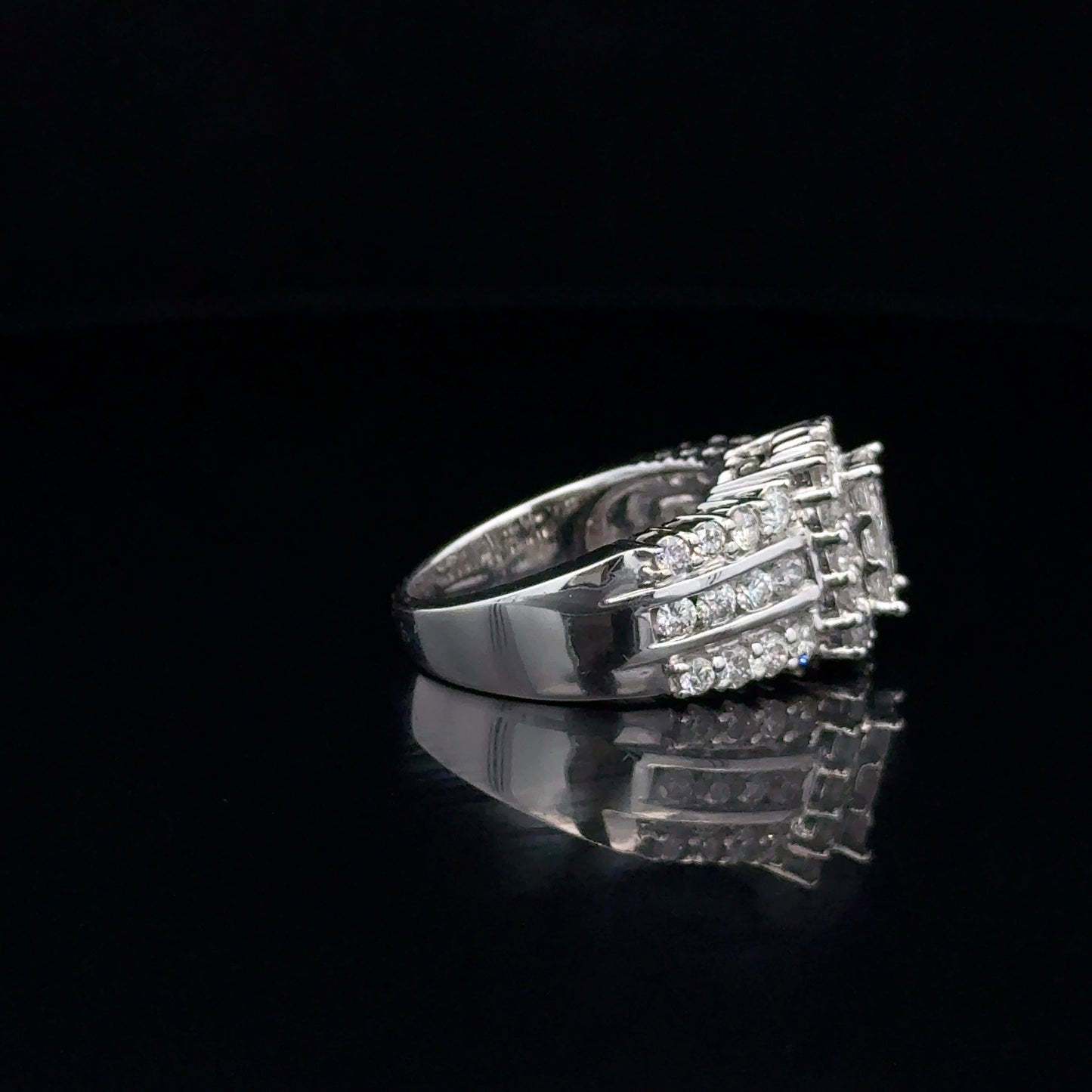 LADIES DIAMOND RING