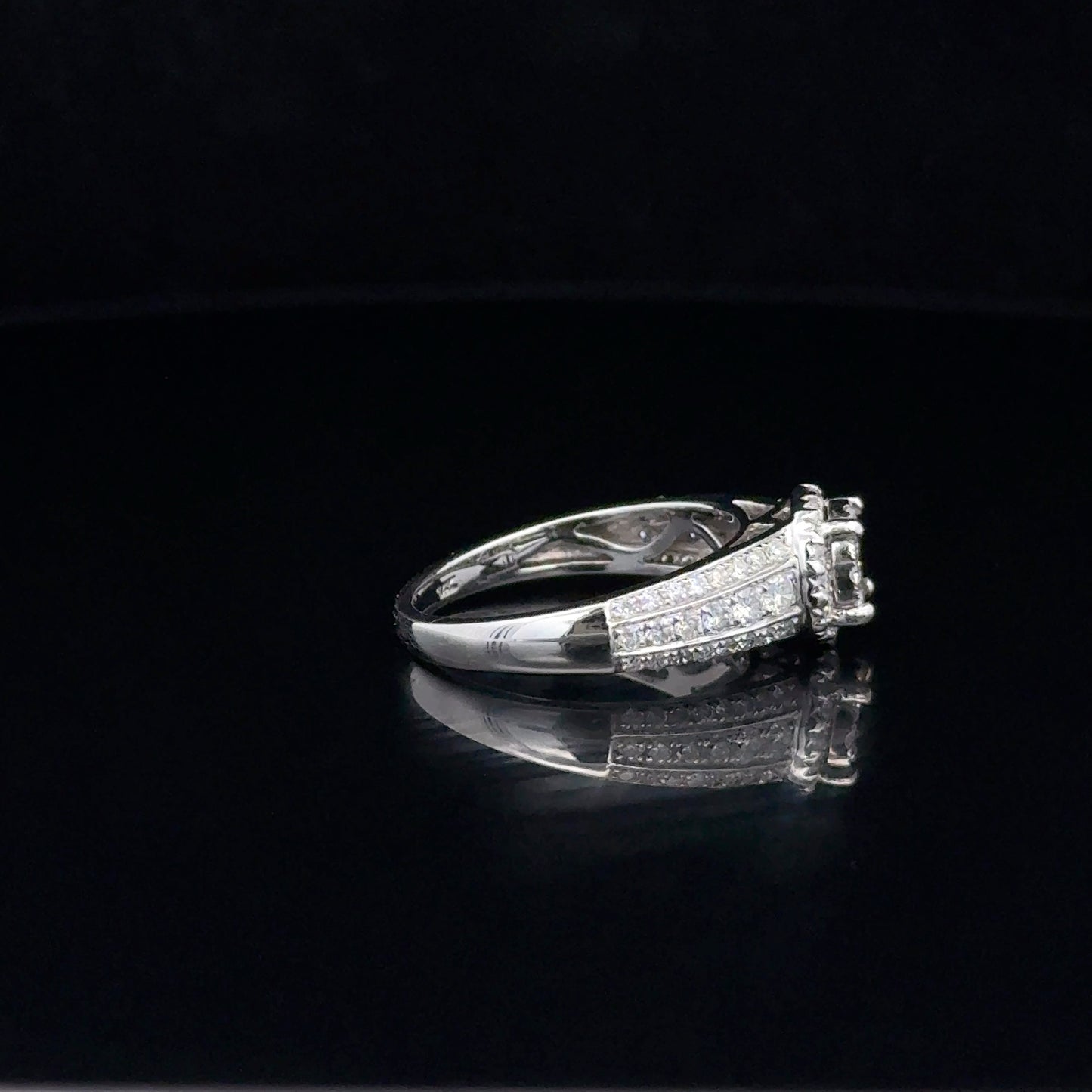 LADIES DIAMOND RING