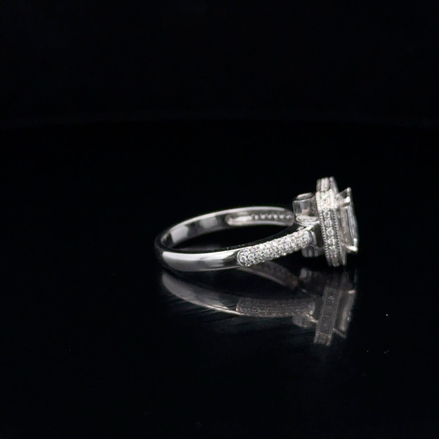 LADIES DIAMOND RING