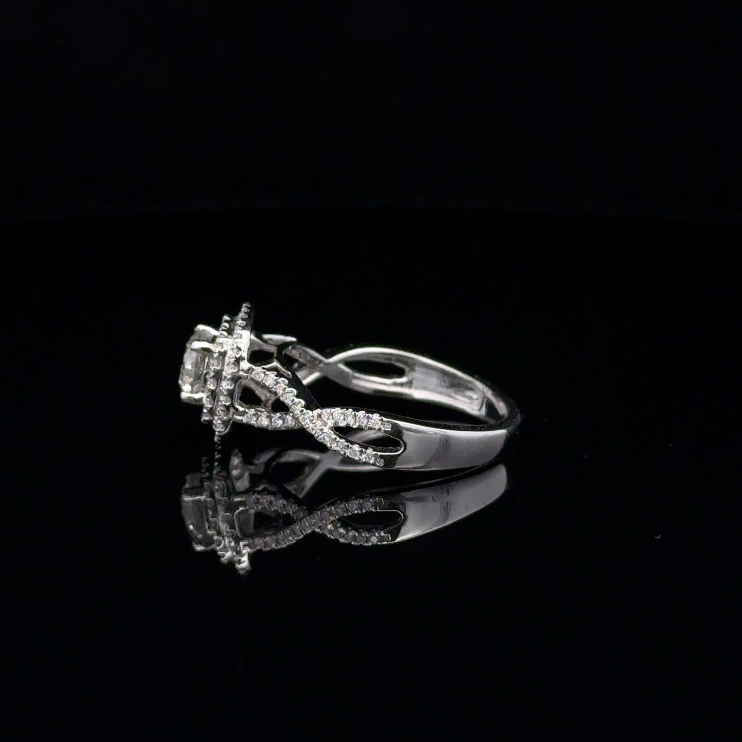 LADIES DIAMOND RING