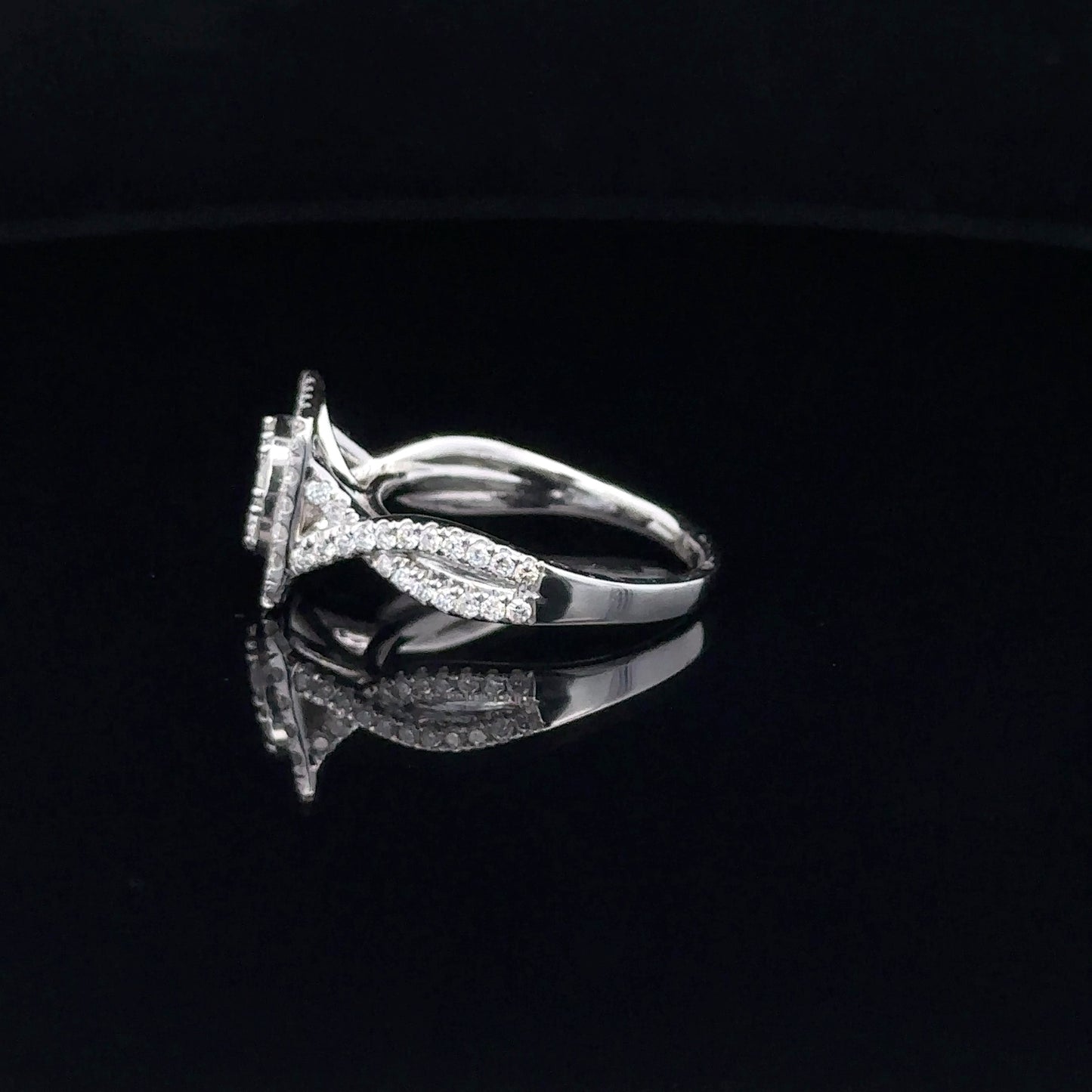 LADIES DIAMOND RING