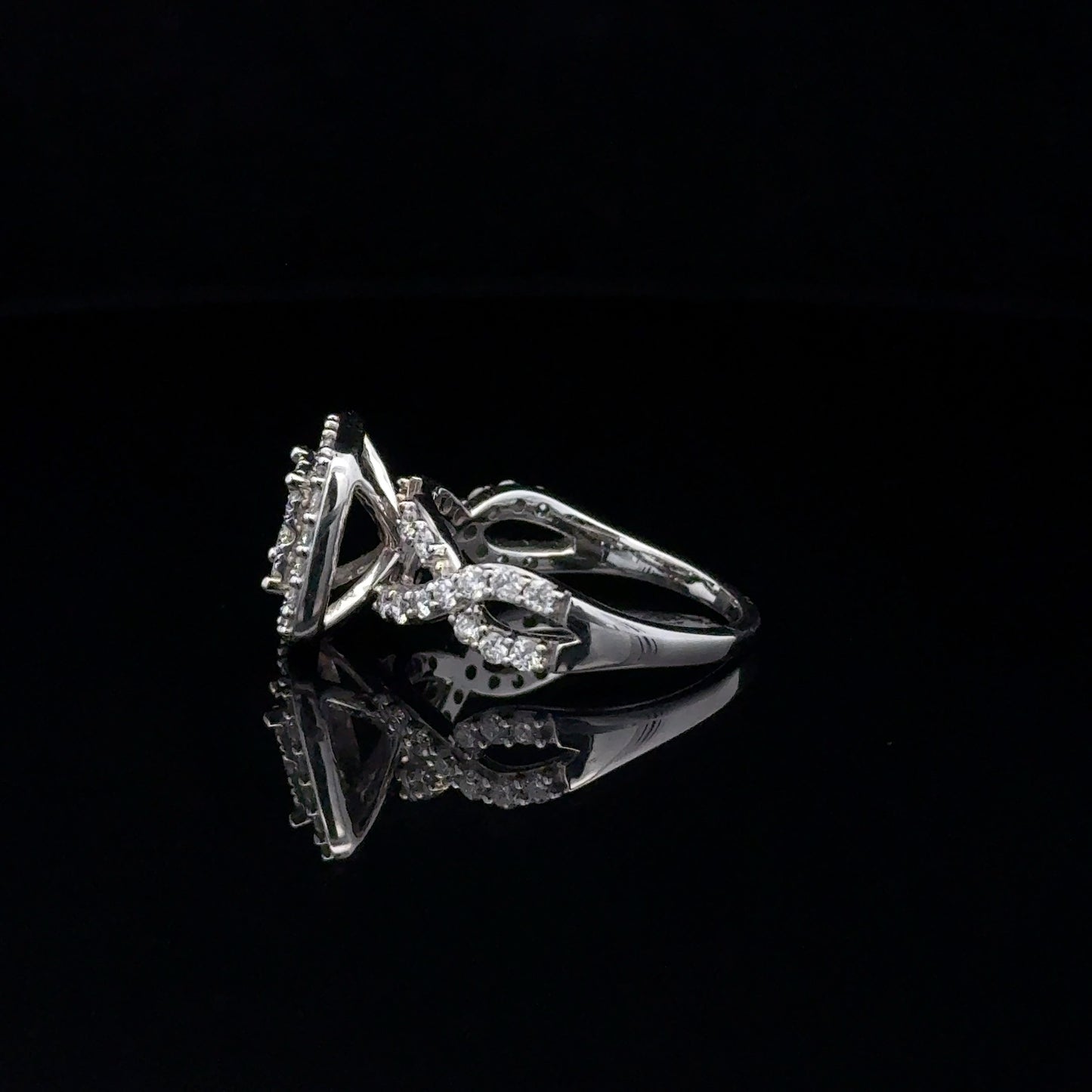 LADIES DIAMOND RING