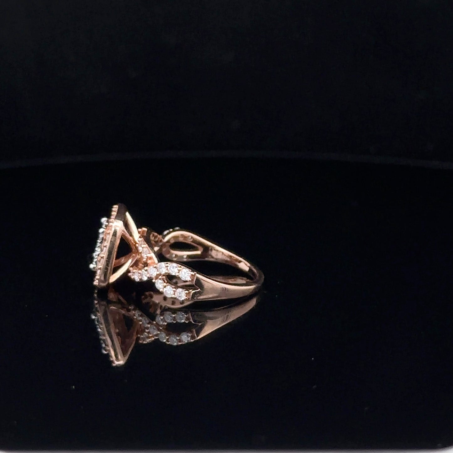 LADIES DIAMOND RING