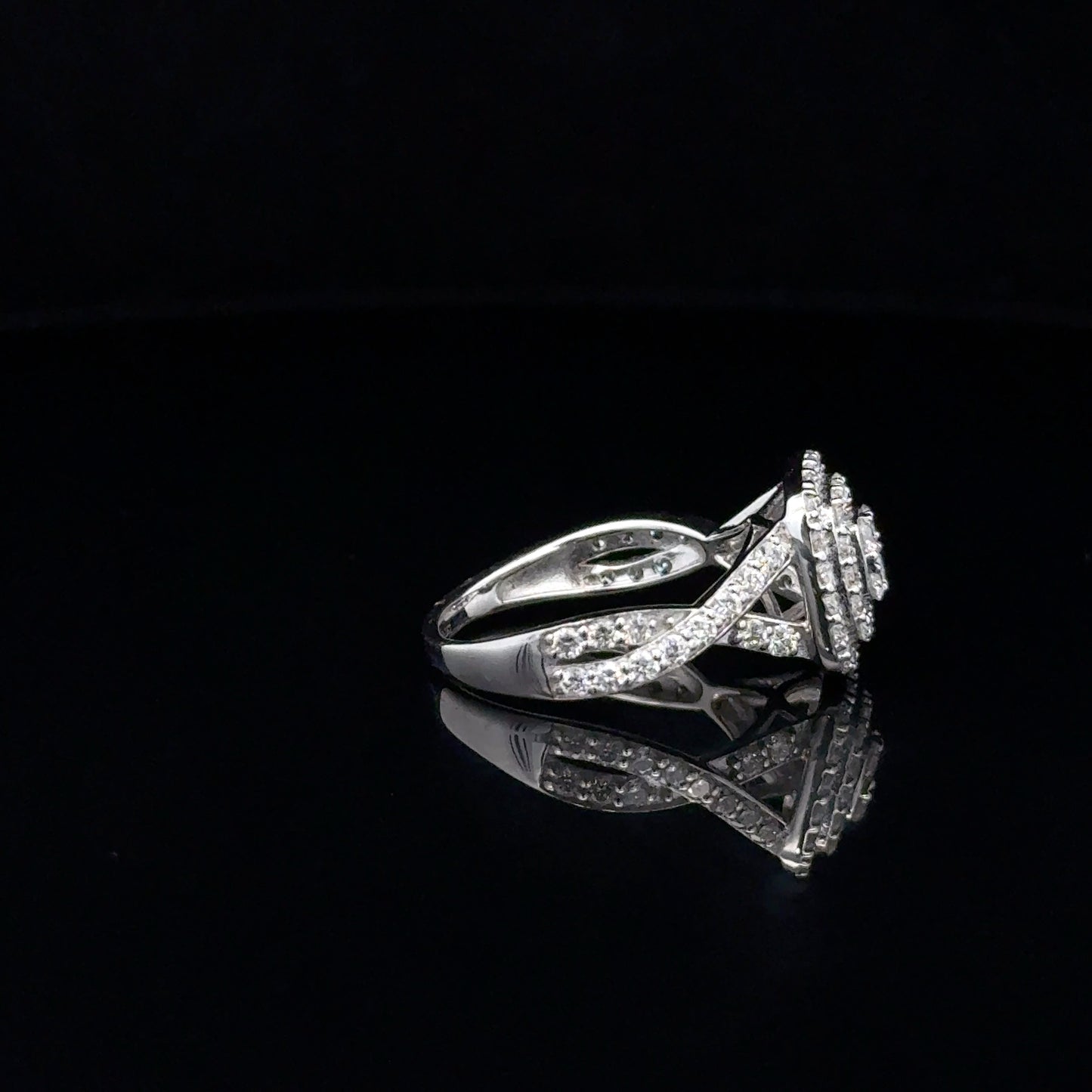 LADIES DIAMOND RING