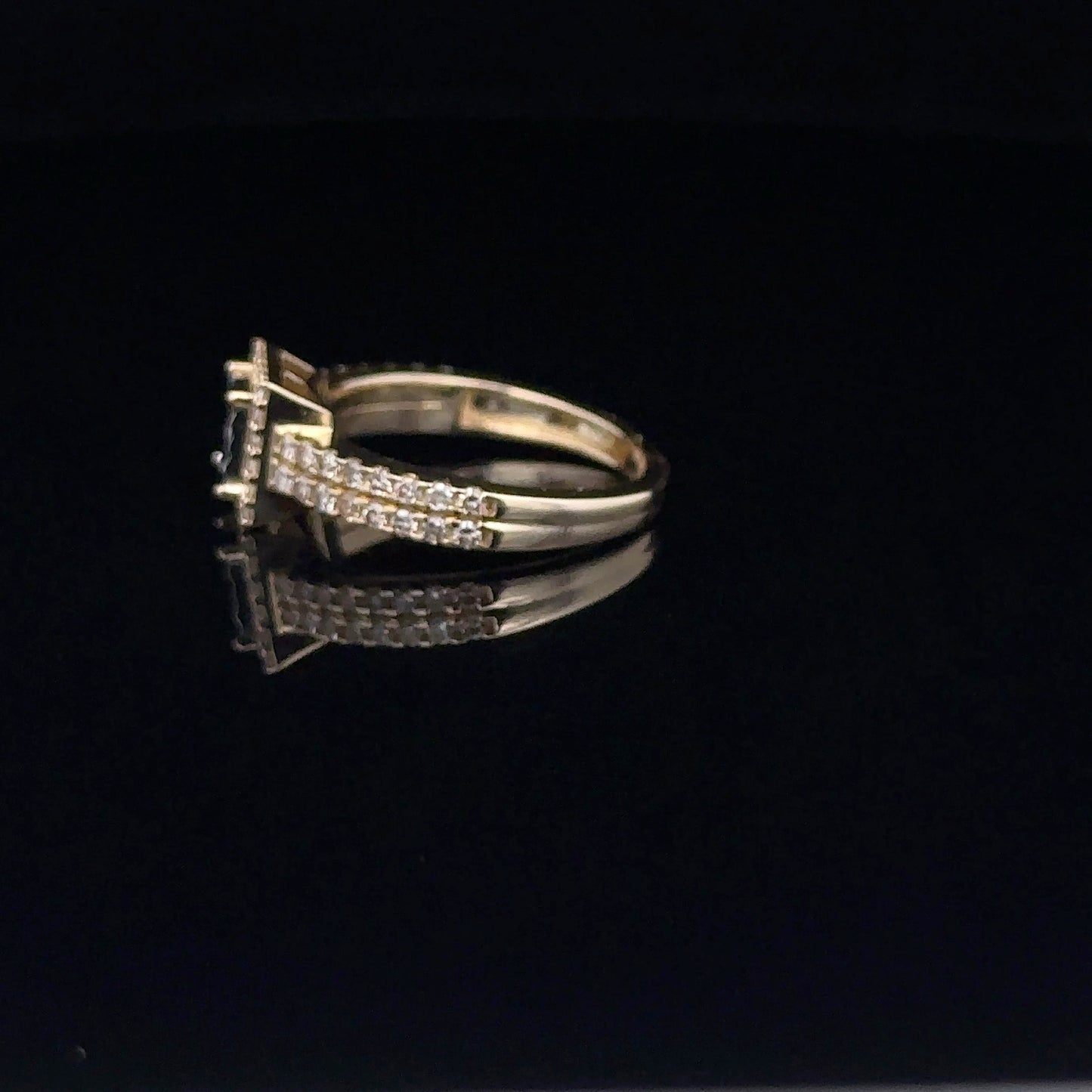 LADIES DIAMOND RING