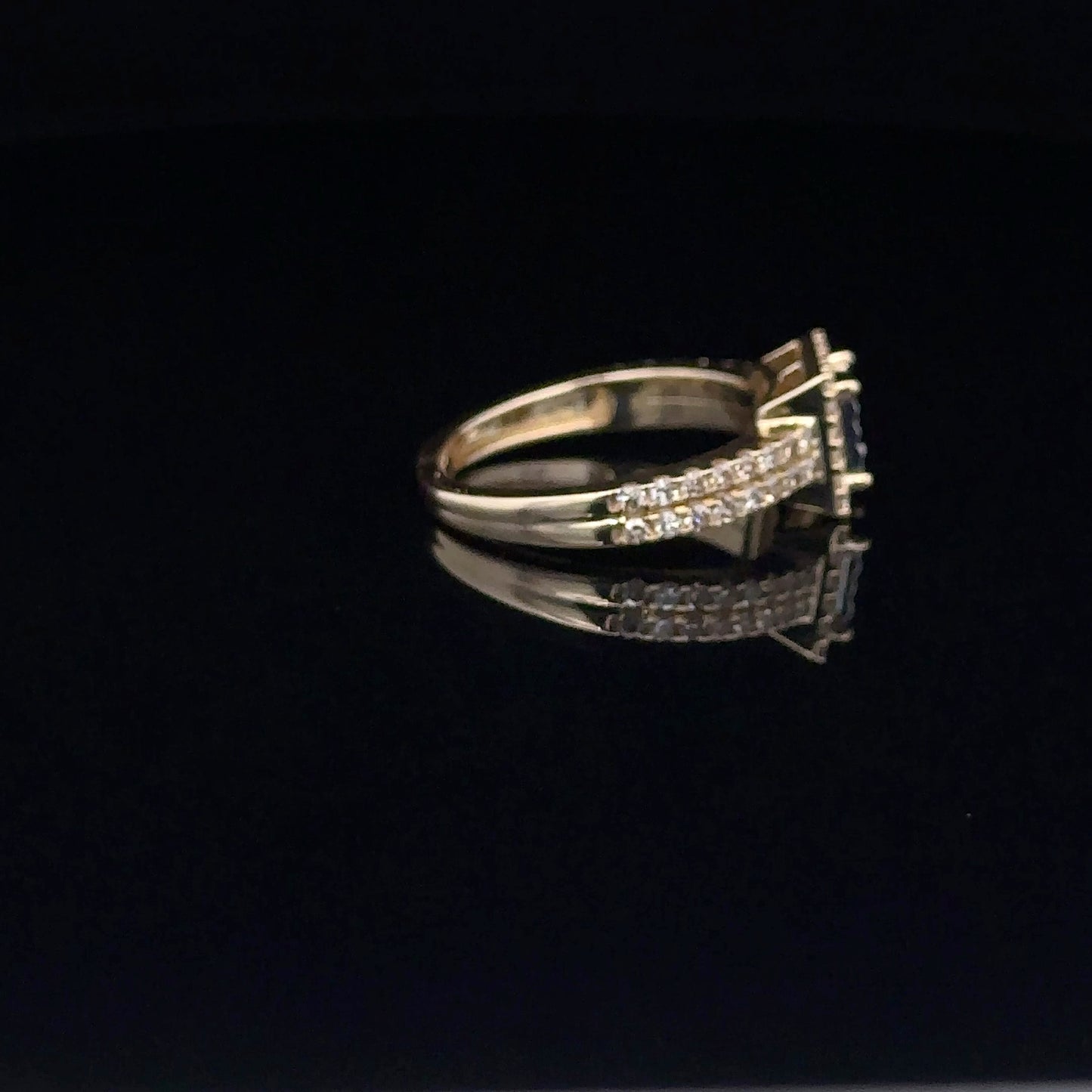 LADIES DIAMOND RING