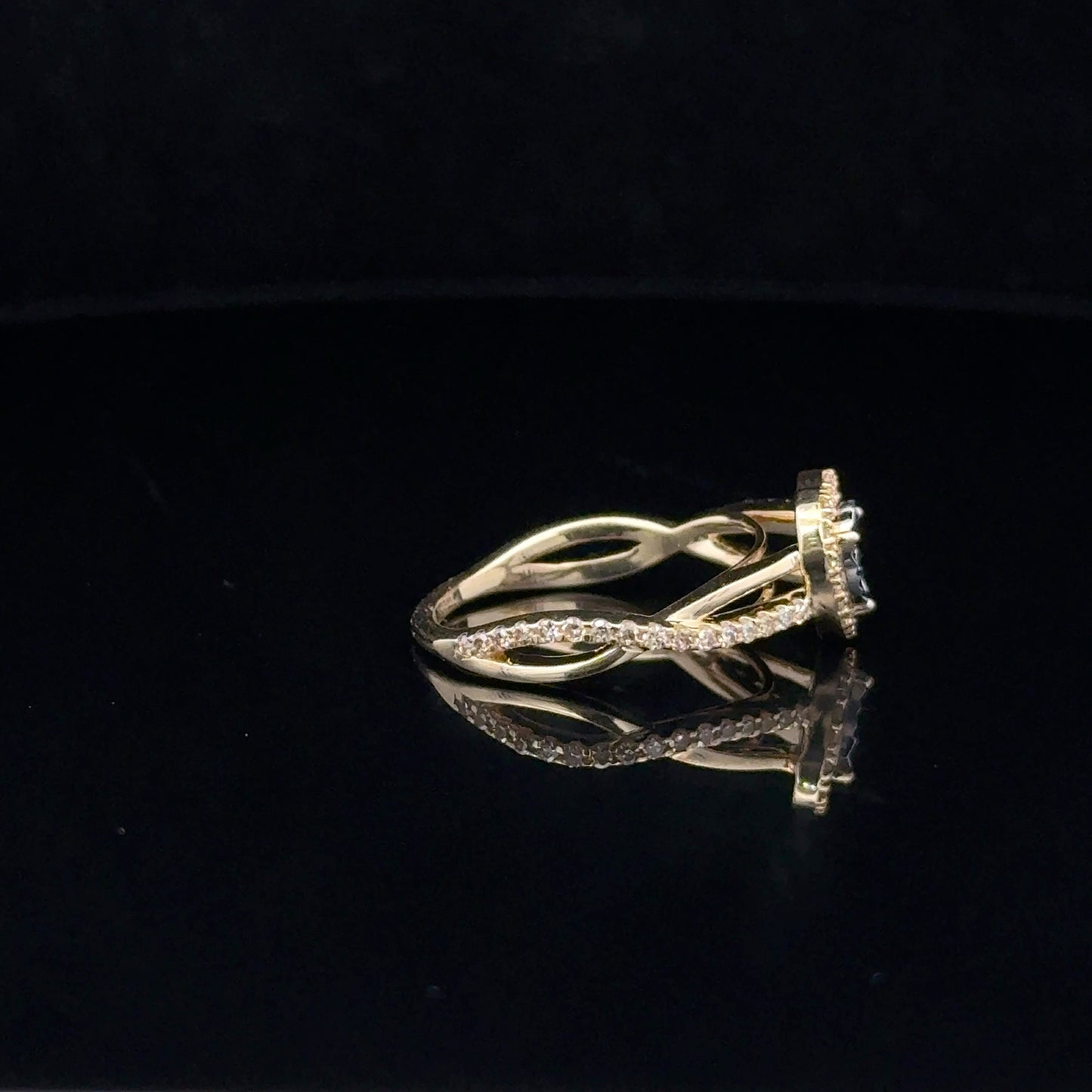 LADIES DIAMOND RING