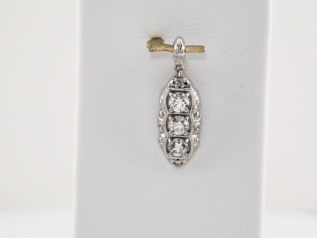 14k-white-gold-1/4-ctw-natural-diamond-pendant