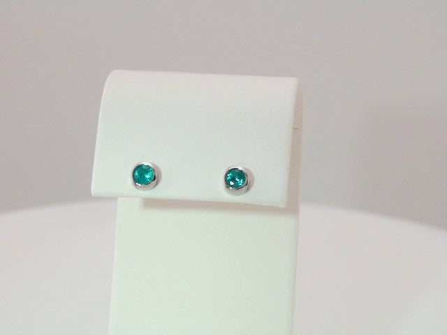 14k-white-gold-natural-emerald-bezel-set-earrings