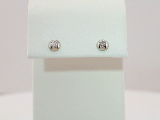 14k-white-gold-1/8-ctw-natural-diamond-domed-stud-earring