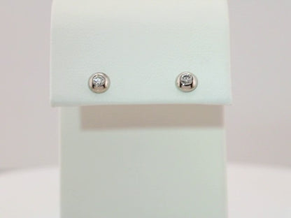 14k-white-gold-1/8-ctw-natural-diamond-domed-stud-earring